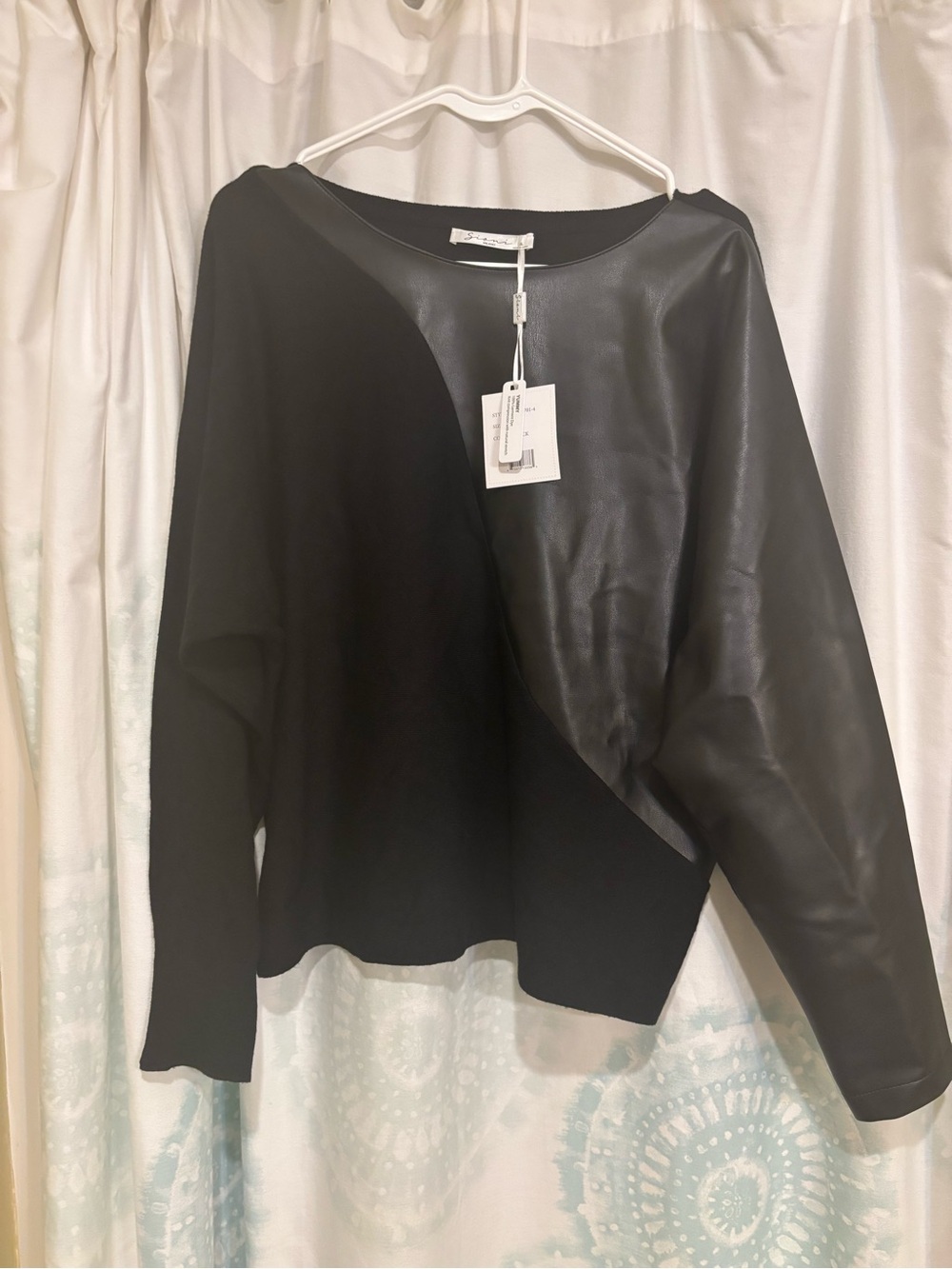 NWT Sioni Milano Black Mixed-Media Crewneck Top